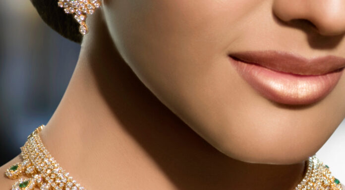 Black Diamond Necklaces for Women: Layering Luxury with Monochrome Magic