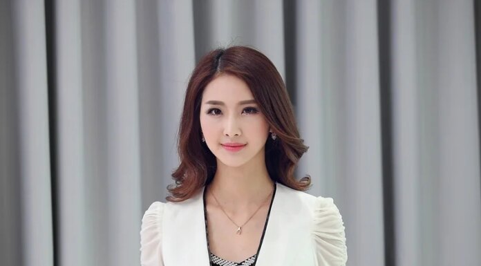 Black and White Blazer Women: Sharp and Chic Outerwear for Any Occasion