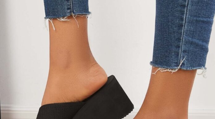 Black Flip Flops for Women: Casual Cool with a Sleek Twist