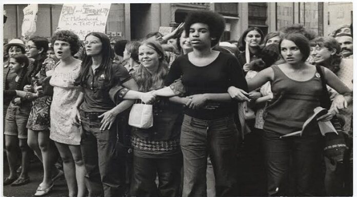 ¿Por qué hubo un boom del feminismo en los años 70? Movimientos que cambiaron todo