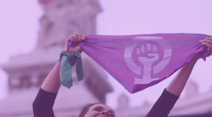 ¿Por qué el feminismo usa el color morado? Historia y significado