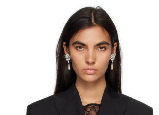 Black Cropped Blazer for Women: Sleek and Sophisticated Styling