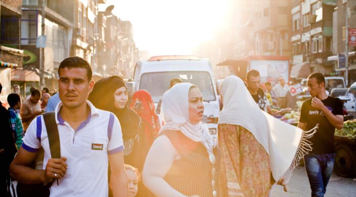 Can Men and Women Be Friends in Islam? Faith Boundaries & Brotherhood