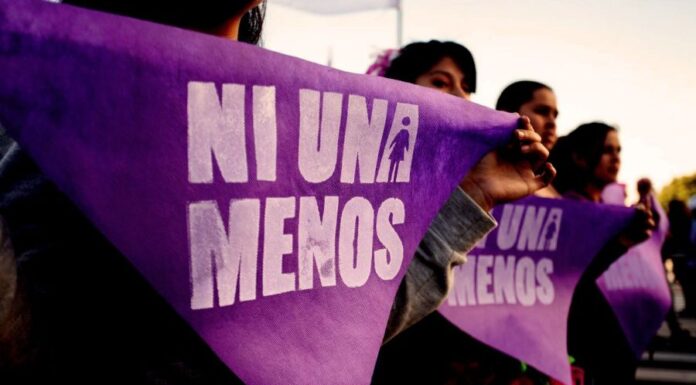 ¿Por qué el color violeta representa al feminismo? Historia de un símbolo