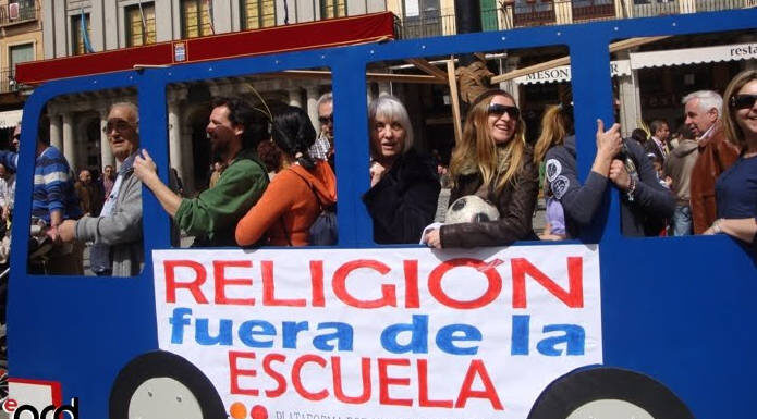 Por un instituto laico y feminista: Educación para todas