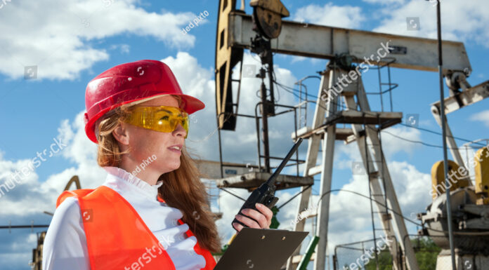 Can Women Work on an Oil Rig? Breaking Stereotypes in Tough Jobs