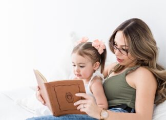 The Guide to Running a Feminist Book Club Hybrid Model (Online + Offline)