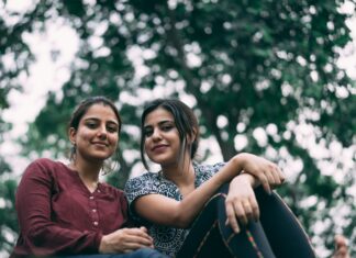 The Emotional Labor of the Latina ‘Hermana Mayor’: Cultural Caretaking Loads