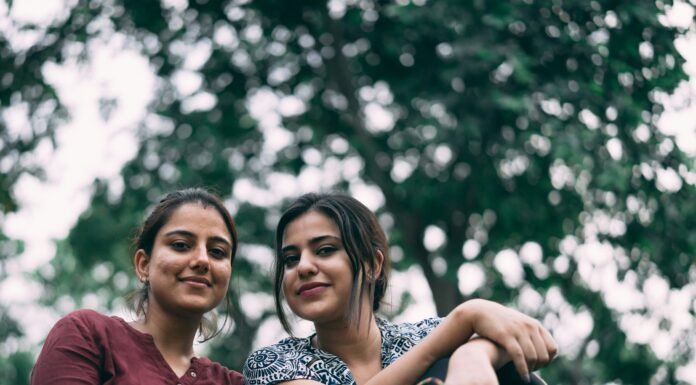 The Emotional Labor of the Latina ‘Hermana Mayor’: Cultural Caretaking Loads