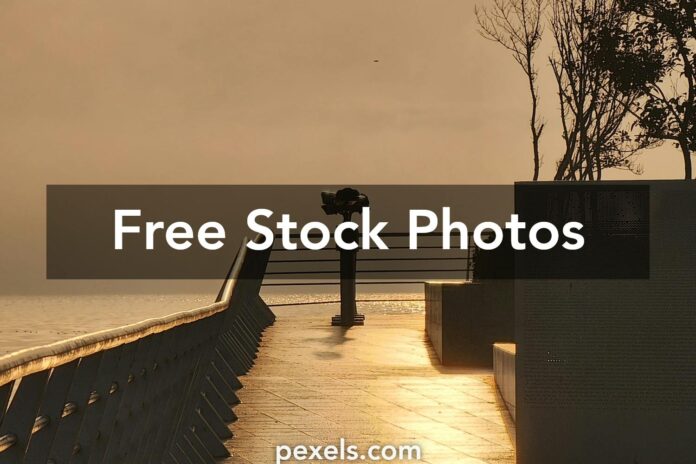 free-photo-of-promenade-with-public-binoculars-in-seaside
