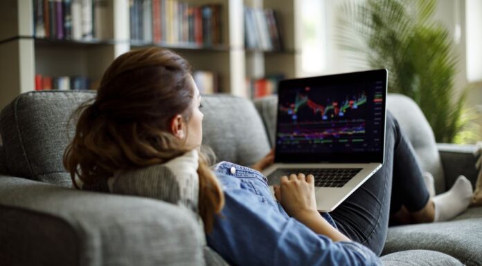 The Gender Investment Gap: Why Women Keep More in Cash and What It Costs