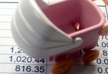 You Want More Babies? Pay Women What They’re Worth