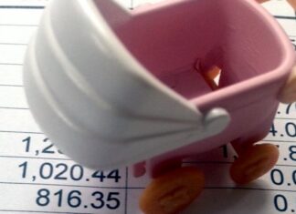 You Want More Babies? Pay Women What They’re Worth